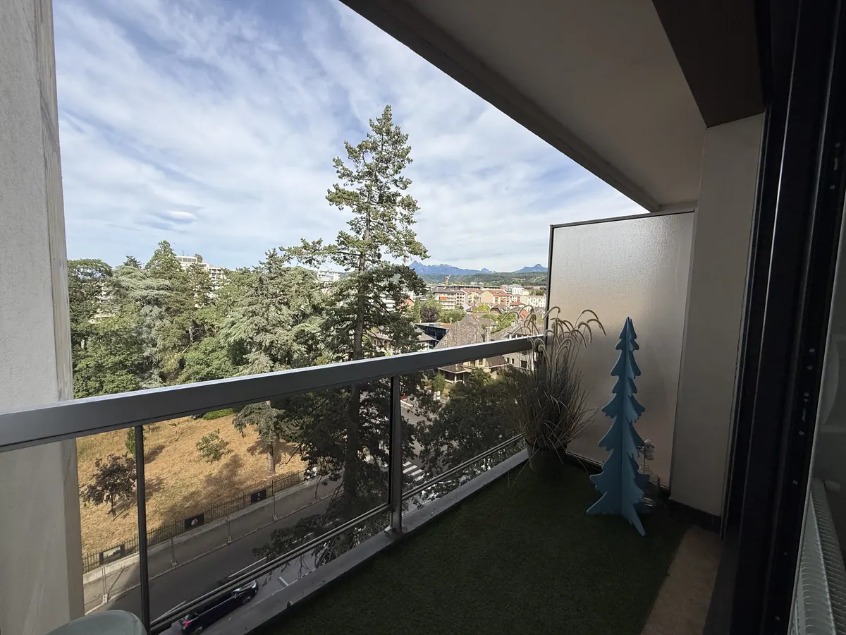 Le balcon engazonné, côté chambre des enfants